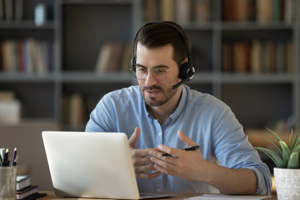 Bạn nên nói thật to và rõ ràng vào micro